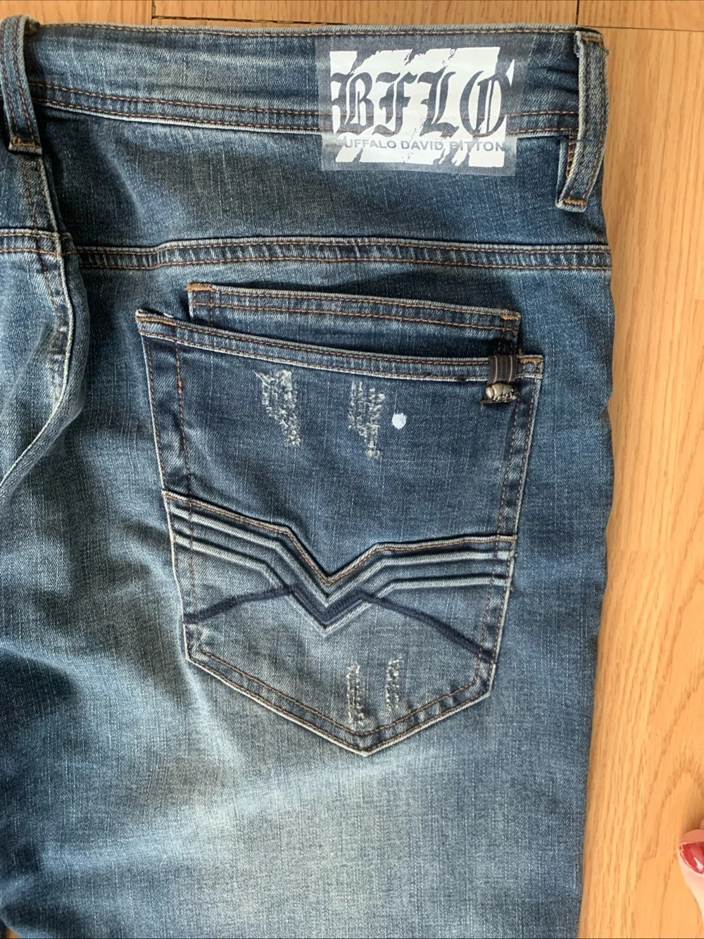 Buffalo David Bitton men’s Blue Jeans distressed Denim pants Medium Wash 40x30